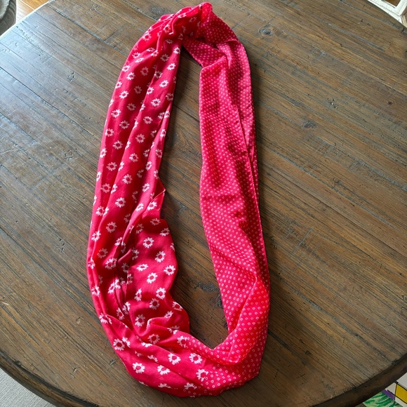 Gap size OS bundle of four infinity scarves - Picture 3 of 16
